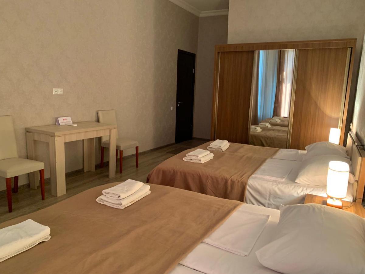 Hotel Red Bridge Kutaisi Eksteriør billede