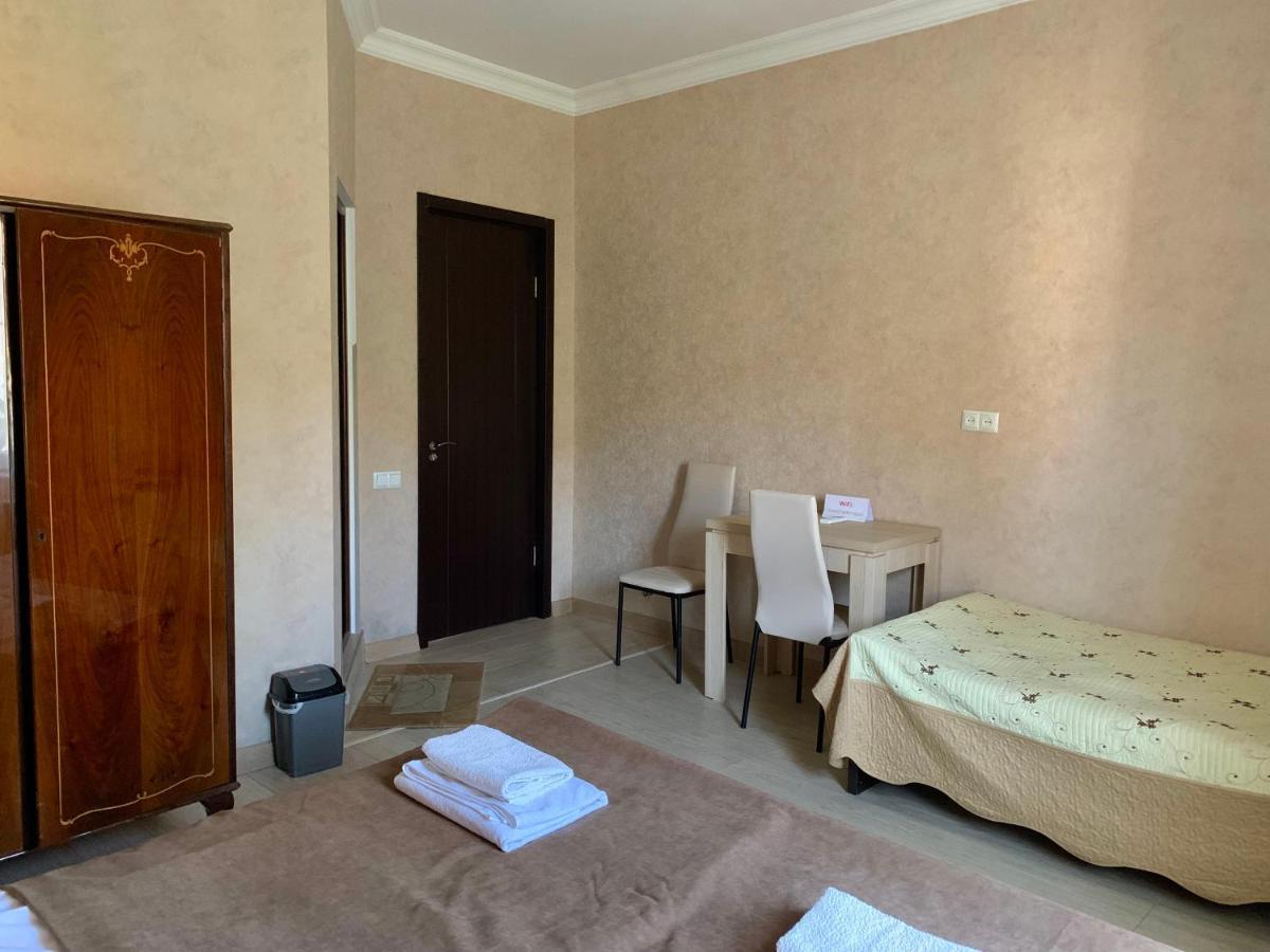 Hotel Red Bridge Kutaisi Eksteriør billede